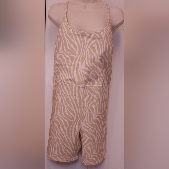 Old Navy Active Powerchill Beige Zebra Print Racerback Bodysuit Romper Size XL - Picture 11 of 11